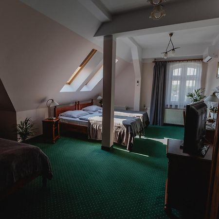 Hotel Aslan Tarnowskie Góry Buitenkant foto