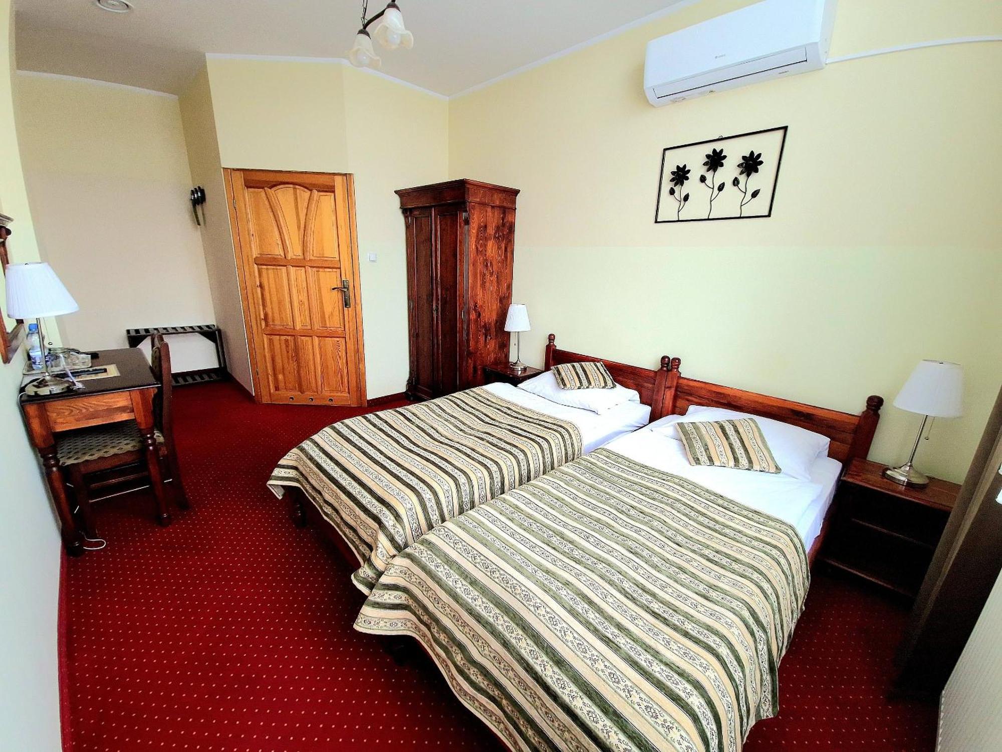 Hotel Aslan Tarnowskie Góry Buitenkant foto