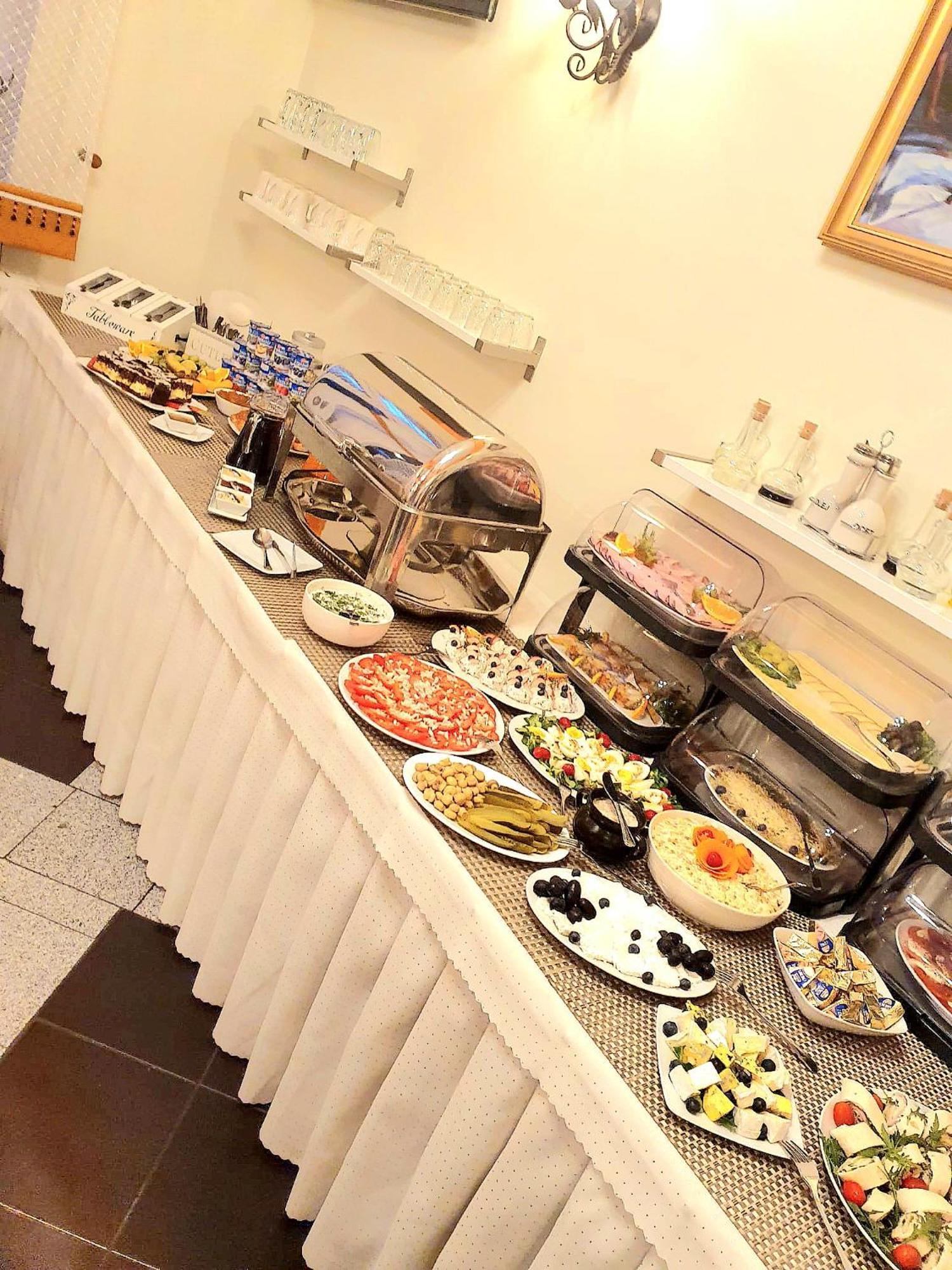 Hotel Aslan Tarnowskie Góry Buitenkant foto