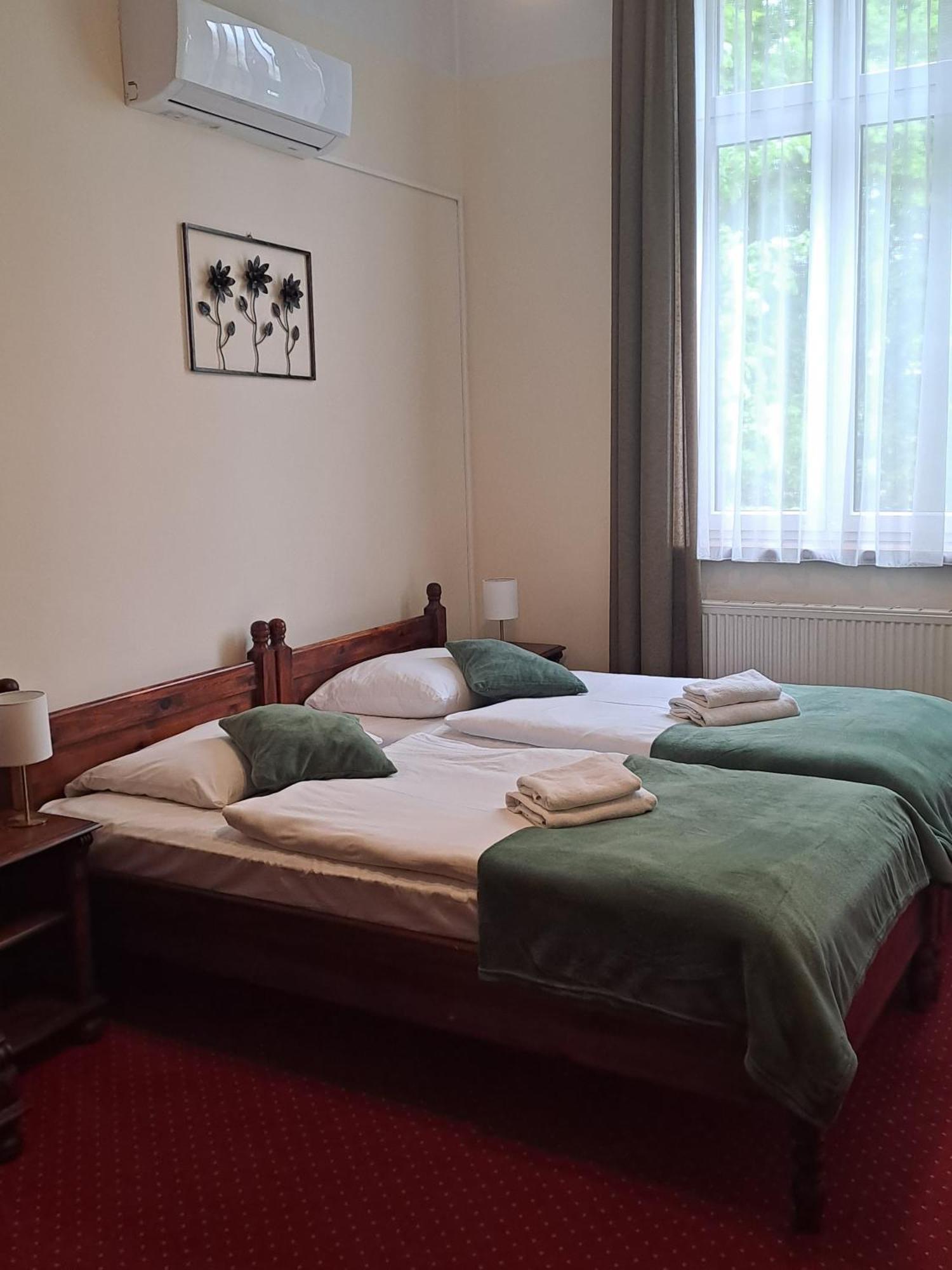 Hotel Aslan Tarnowskie Góry Buitenkant foto