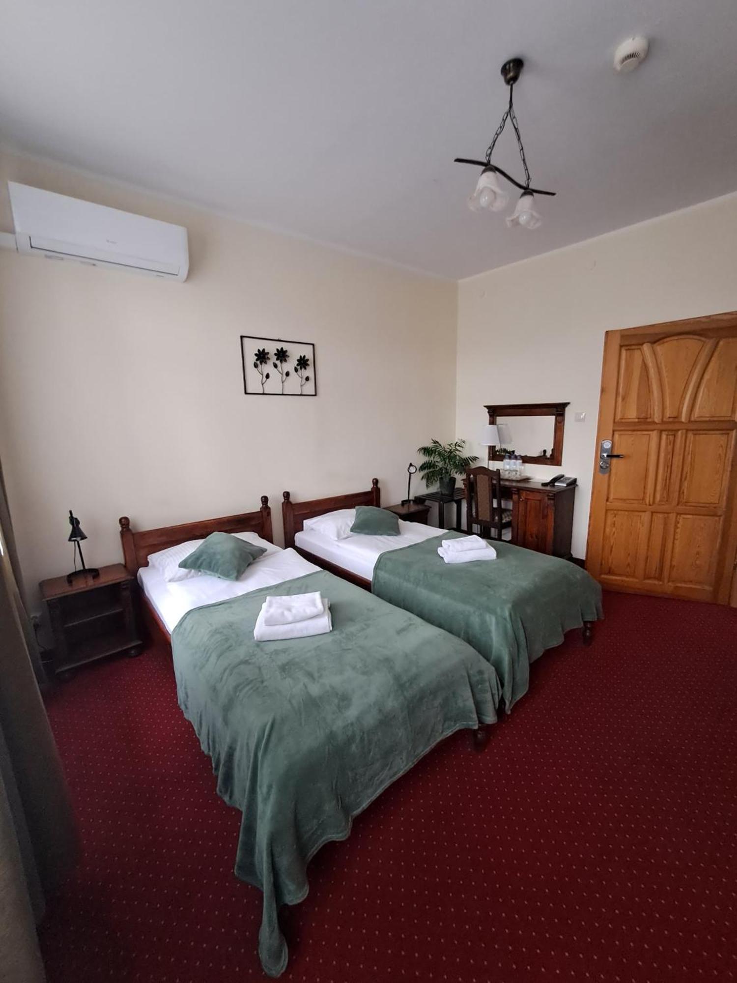 Hotel Aslan Tarnowskie Góry Buitenkant foto