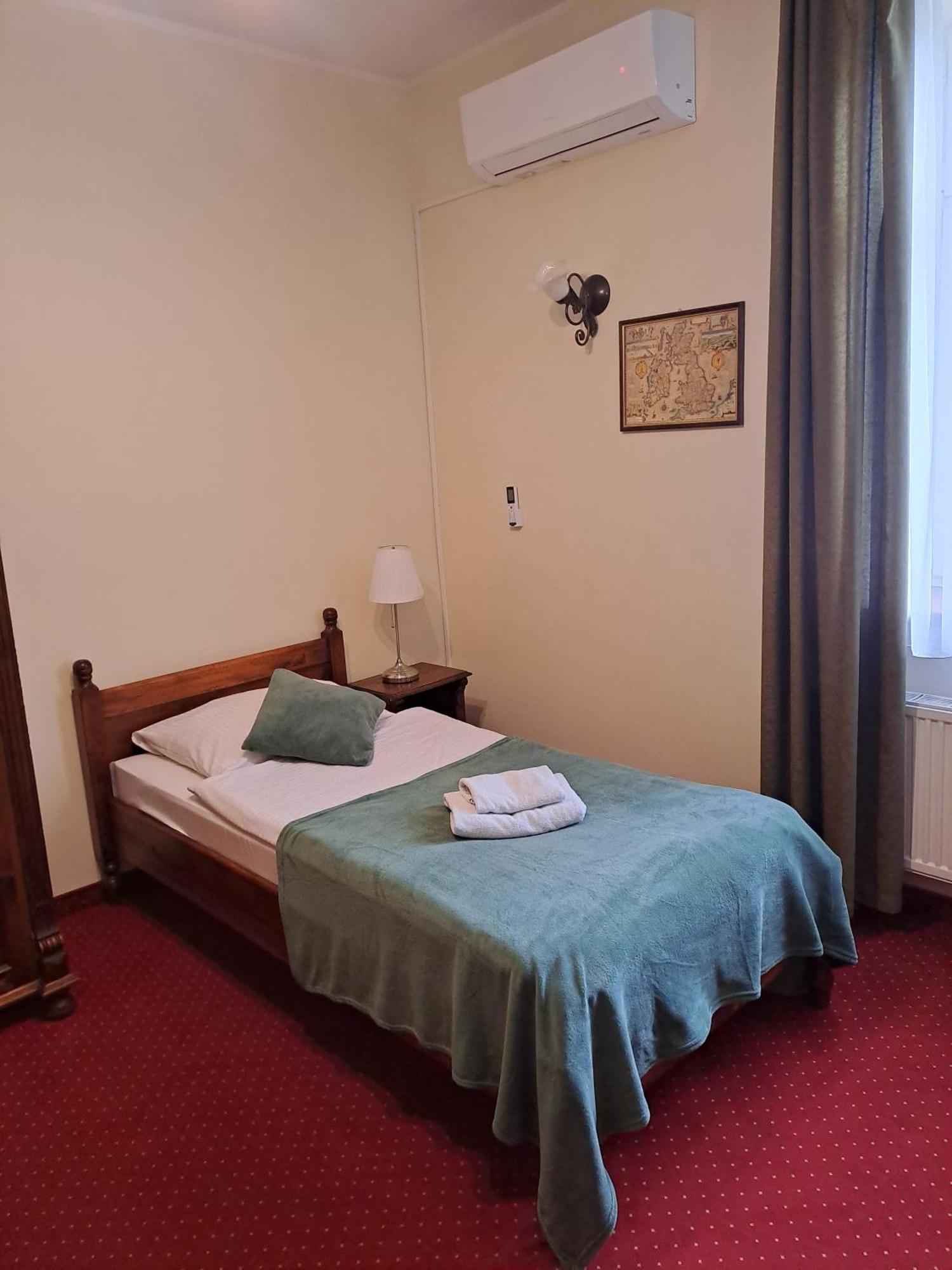 Hotel Aslan Tarnowskie Góry Buitenkant foto