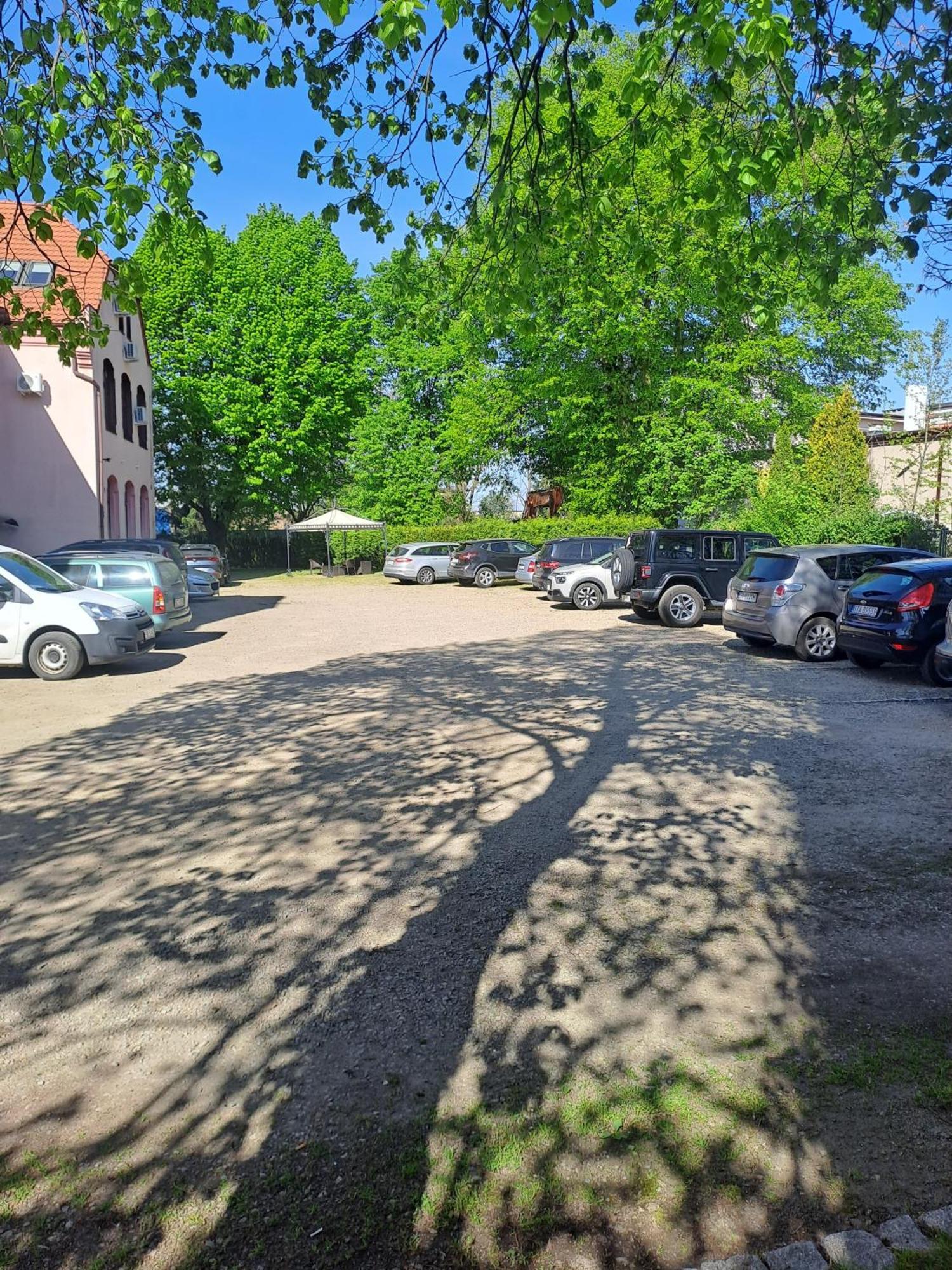 Hotel Aslan Tarnowskie Góry Buitenkant foto