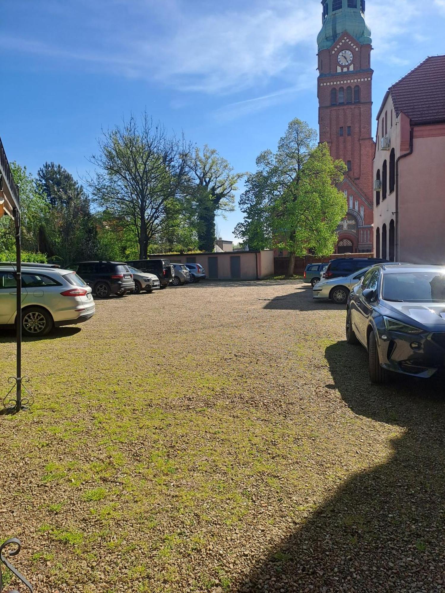 Hotel Aslan Tarnowskie Góry Buitenkant foto