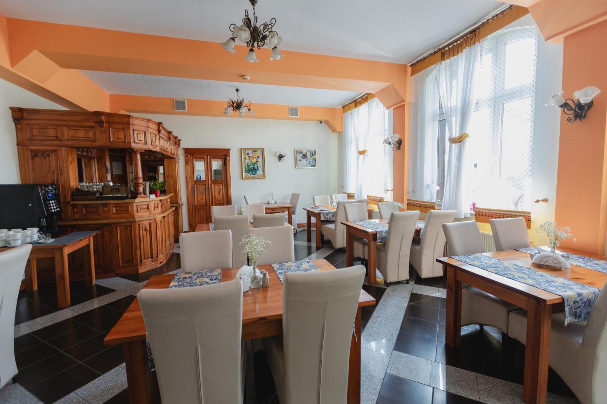 Hotel Aslan Tarnowskie Góry Buitenkant foto