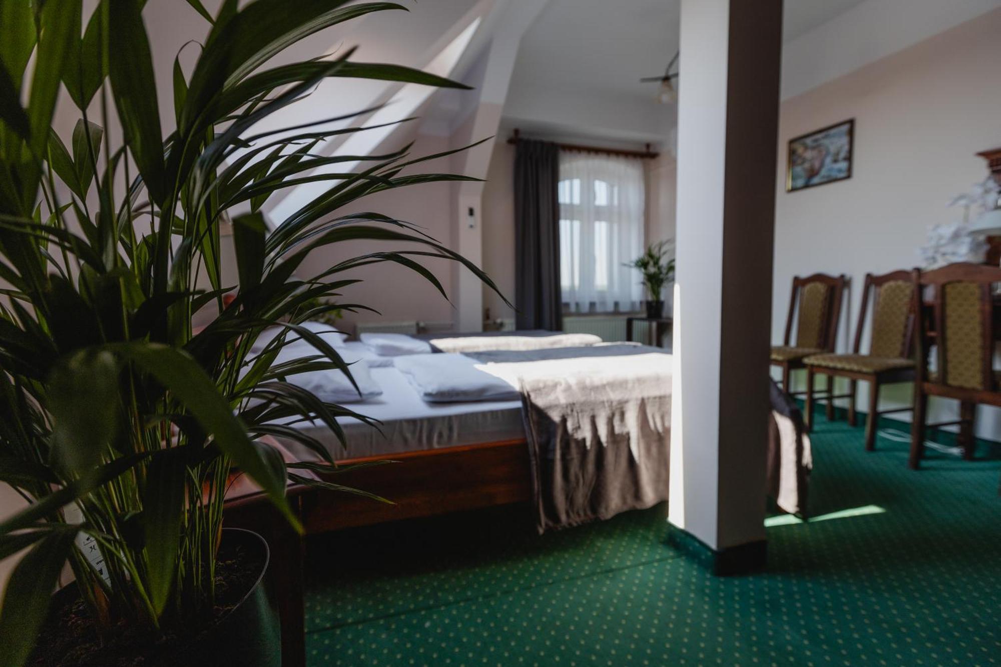 Hotel Aslan Tarnowskie Góry Buitenkant foto