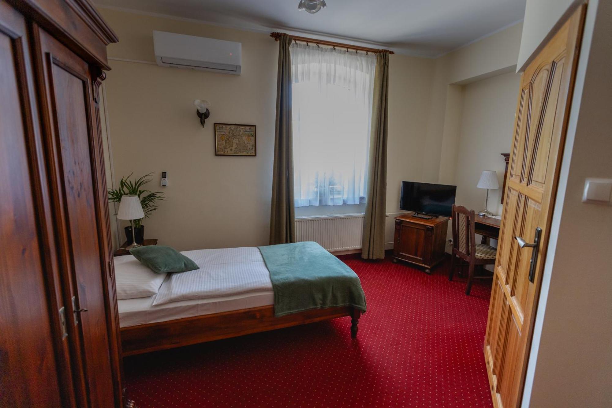 Hotel Aslan Tarnowskie Góry Buitenkant foto