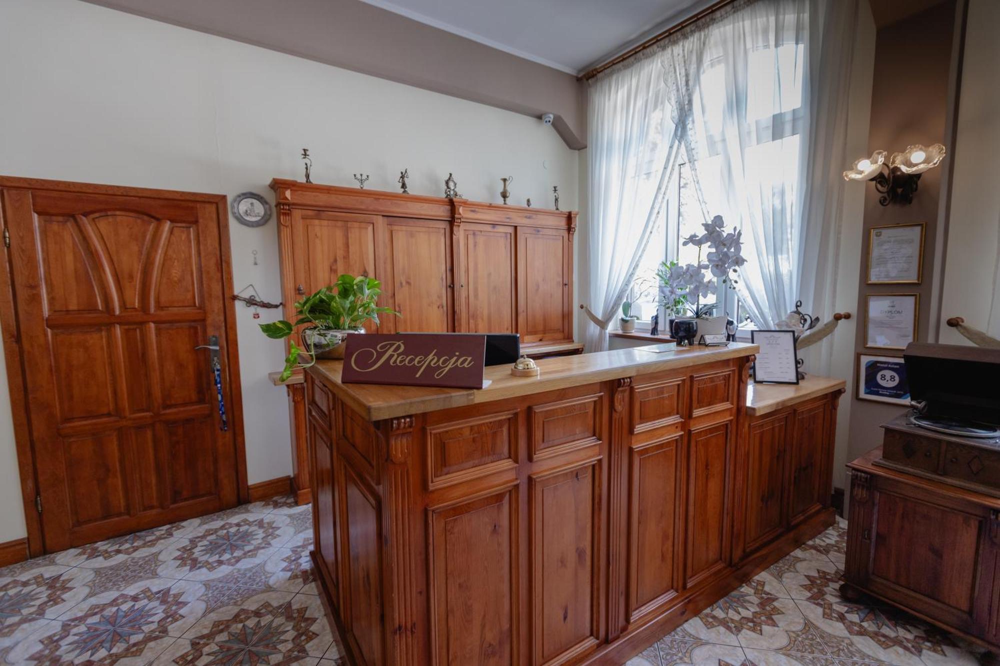 Hotel Aslan Tarnowskie Góry Buitenkant foto